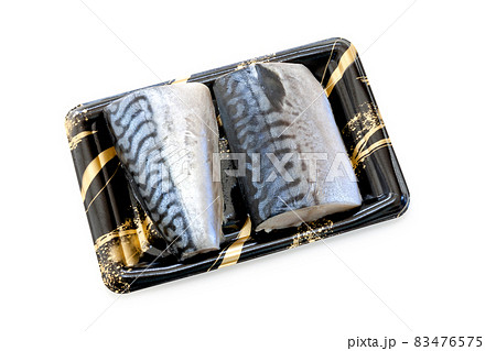 塩サバの切り身、食品トレー入り【白背景・切り抜き】 83476575