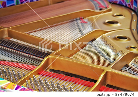 ピアノ 83479074