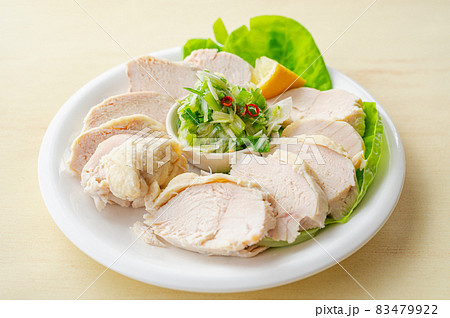 蒸し鶏とネギ塩だれ 83479922