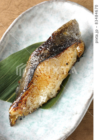 脂が乗って美味しそうな焼き目のついた銀鱈の西京焼きを俯瞰で撮影 脂が乗って美味しそうな焼き目のついた銀鱈の西京焼きを俯瞰で撮影 83484670