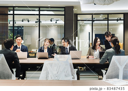 オフィスで働くビジネスパーソン 撮影協力:WEEK芝大門(サンフロンティア不動産) オフィスで働くビジネスパーソン 撮影協力:WEEK芝大門(サンフロンティア不動産) 83487435