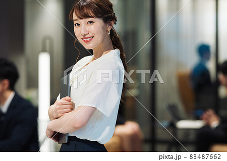 キャリアウーマンのポートレート 撮影協力:WEEK芝大門(サンフロンティア不動産) キャリアウーマンのポートレート 撮影協力:WEEK芝大門(サンフロンティア不動産) 83487662