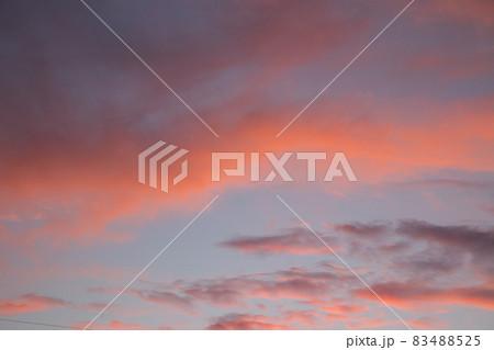 夕焼け 空 雲 83488525