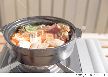 冬のキャンプで鍋 冬のキャンプで鍋 83490981