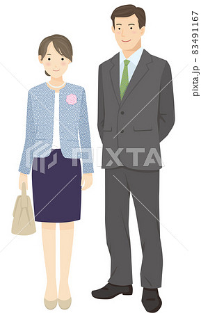スーツ姿の男性と女性、学校行事の保護者 83491167