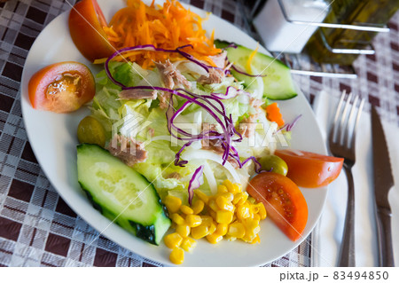 Plate of low calorie salad 83494850