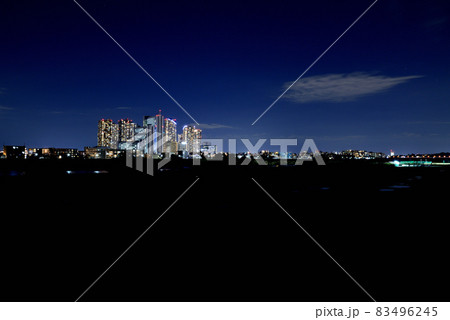 川崎市 武蔵小杉のタワーマンション群の夜景 83496245
