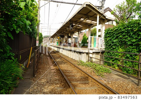 江ノ電の線路と駅 83497563