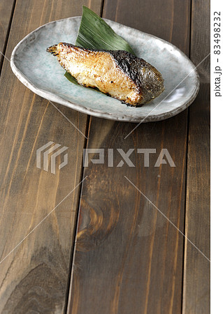 脂が乗って美味しそうな焼き目のついた銀鱈の西京焼き 脂が乗って美味しそうな焼き目のついた銀鱈の西京焼き 83498232