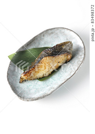脂が乗って美味しそうな焼き目のついた銀鱈の西京焼きを白背景で俯瞰撮影 脂が乗って美味しそうな焼き目のついた銀鱈の西京焼きを白背景で俯瞰撮影 83498372