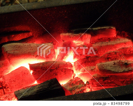 秋の夜のバーベキューイメージ 83498799