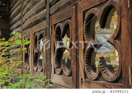 安曇野　碌山美術館グズベリーハウスの窓 83499151
