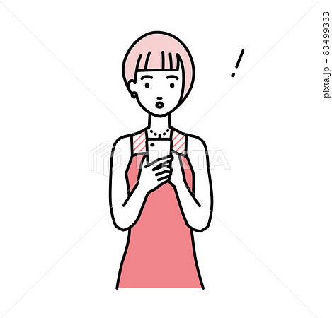 立ってスマートフォンを操作して何かに気づいて驚いたドレスの女性 83499333