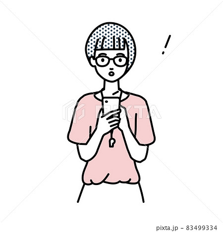 立ってスマートフォンを操作して何かに気づいて驚いた教師の女性 立ってスマートフォンを操作して何かに気づいて驚いた教師の女性 83499334