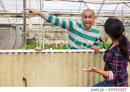 Farm neighbors quarrel over backyard 83503167