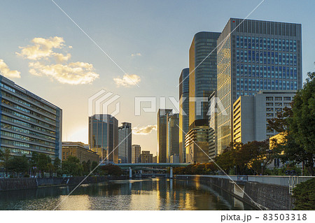 大阪都市風景 淀屋橋から大阪中之島の夕景 大阪都市風景 淀屋橋から大阪中之島の夕景 83503318
