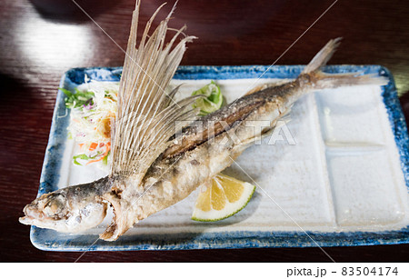 トビウオの姿揚げ 83504174