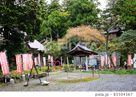 国上寺の境内 83504367