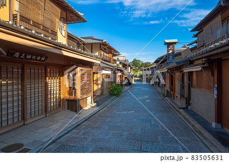 京都　三寧坂　二寧坂　周辺の町並み 83505631