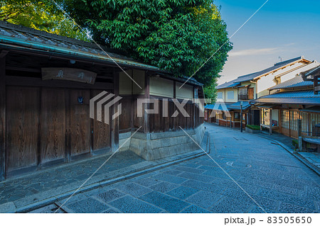 京都　三寧坂　二寧坂　周辺の町並み 83505650