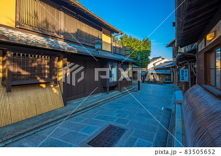 京都　三寧坂　二寧坂　周辺の町並み 83505652