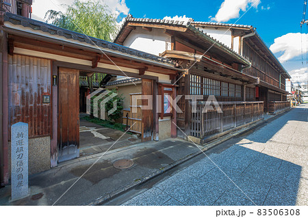 京都　島原遊郭跡の町並み 83506308