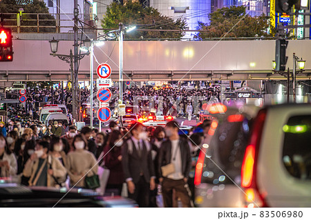 日本の東京都市景観 時短解除後&ハロ前夜、渋谷は脅威の人流…新たな動線が…奥はス交差点=10月30日 日本の東京都市景観 時短解除後&ハロ前夜、渋谷は脅威の人流…新たな動線が…奥はス交差点=10月30日 83506980