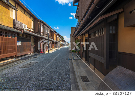 京都　上七軒の町並み 83507127