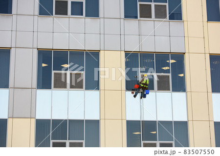 Man Cleaning windows on a Office Building 83507550
