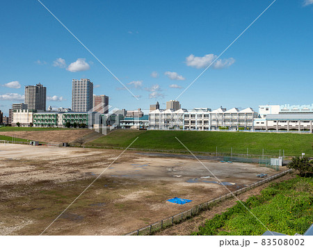 秋晴れの川口市の風景　荒川河川敷 83508002