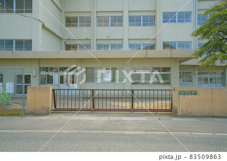 【統合】福山市立千年中学校の通用門　広島県福山市 83509863