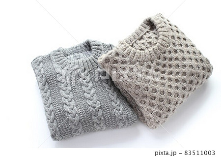 一針一針棒針で編み込んだ手編みのセーター、三枚 一針一針棒針で編み込んだ手編みのセーター、三枚 83511003