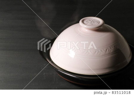 野菜と肉の蒸し料理、タジン鍋で作る蒸し野菜 83511018