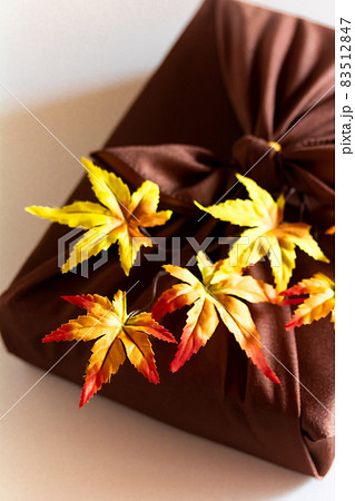 和の贈り物・風呂敷包み 和の贈り物・風呂敷包み 83512847