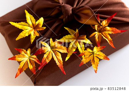 和の贈り物・風呂敷包み 和の贈り物・風呂敷包み 83512848