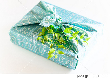 和の贈り物・風呂敷包み 和の贈り物・風呂敷包み 83512899
