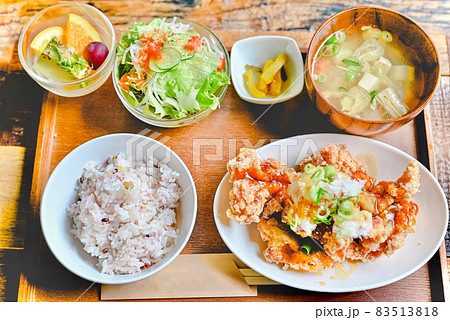 唐揚げ定食 唐揚げ定食 83513818