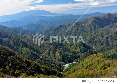 富士山と紅葉（日本の秋　丹沢・塔ノ岳／鍋割山の道） 83514223