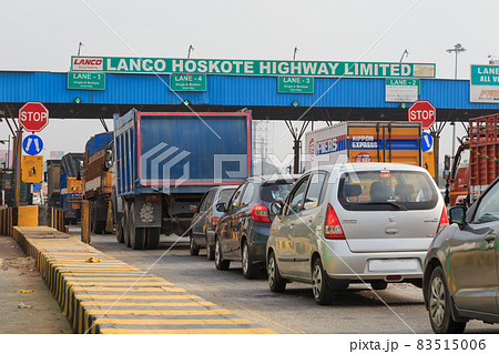 インド_高速道路インターチェンジの風景 83515006