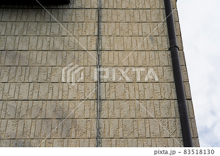 サイディングの目地の割れ目 83518130