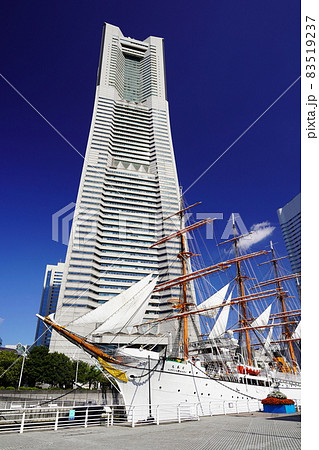 横浜　みなとみらいの帆船日本丸 83519237