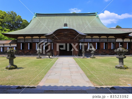 【富山県】晴天下の瑞龍寺法堂 83523392