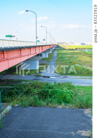 荒川土手からの眺め 笹目橋 戸田方面 秋の景色 荒川土手からの眺め 笹目橋 戸田方面 秋の景色 83525919