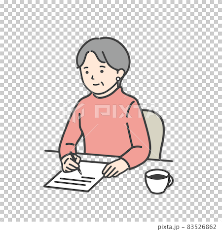 手紙を書いているシニア女性 83526862