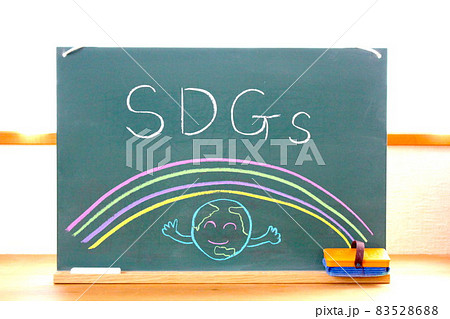 sdgsと書かれた黒板文字とイラスト 83528688