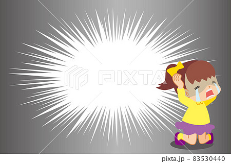 頭を抱えて泣き叫ぶ可愛い小さな女の子のイラスト　漫画　背景　コピースペース　テンプレート 83530440