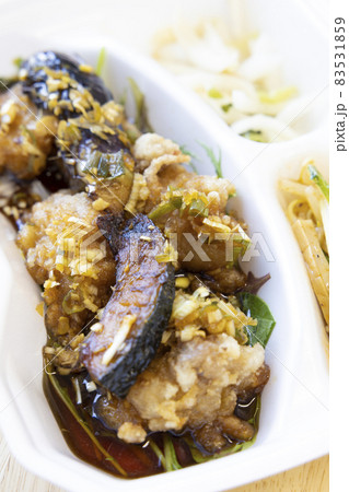美味しい油淋鶏弁当 美味しい油淋鶏弁当 83531859