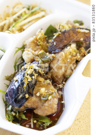 美味しい油淋鶏弁当 美味しい油淋鶏弁当 83531860