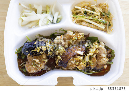美味しい油淋鶏弁当 美味しい油淋鶏弁当 83531873