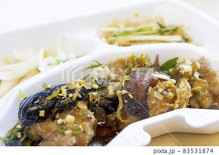 美味しい油淋鶏弁当 美味しい油淋鶏弁当 83531874